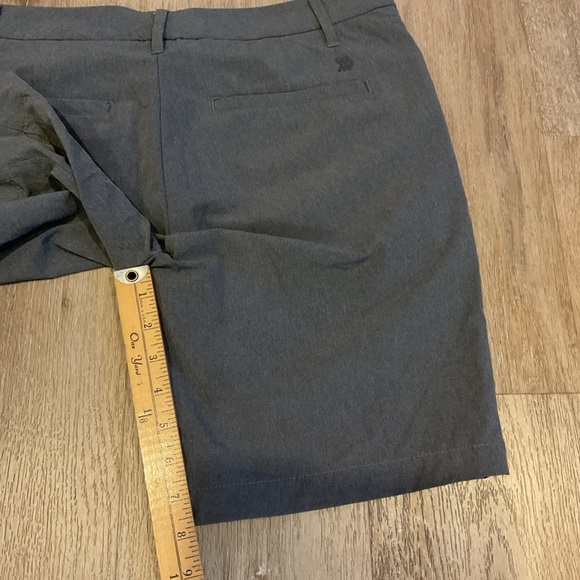 All In Motion - Flat Front Gray Golf Chino Shorts - Men’s Size 34 - Picture 8 of 11